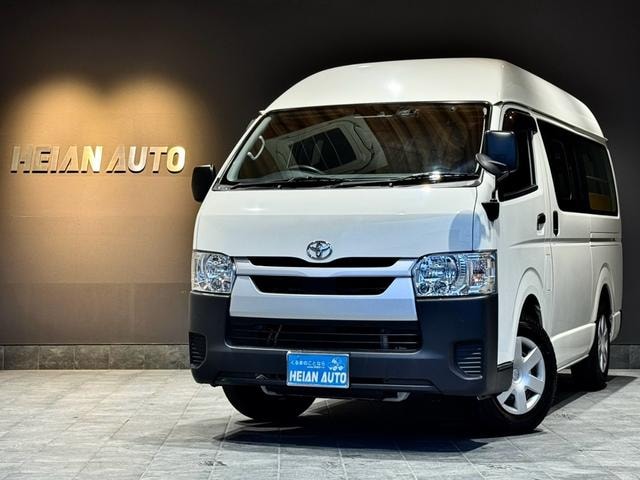 Toyota HIACE VAN 2023 — фото автомобиля 1