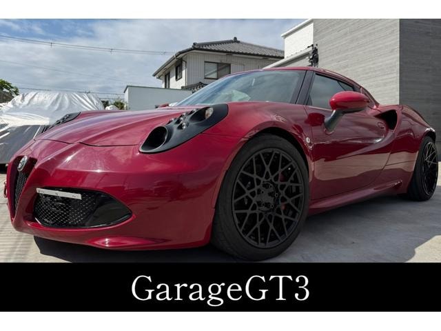 Alfa Romeo 4C 2015 — фото автомобиля