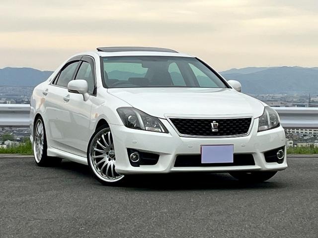 Toyota CROWN 2011 — фото автомобиля 1