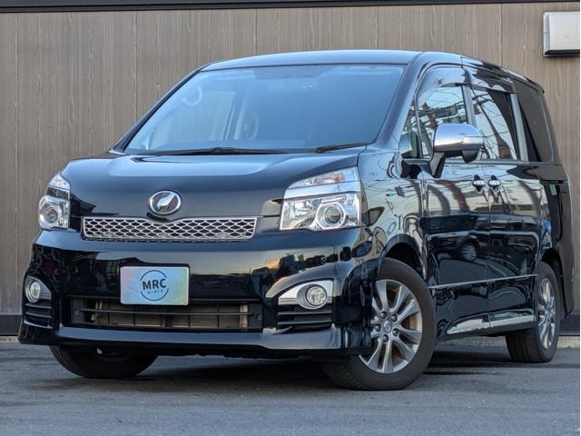 Toyota VOXY 2013 — фото автомобиля 1