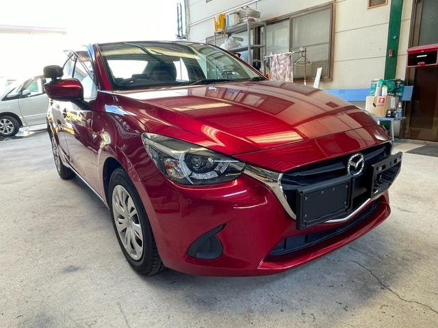 Mazda 2 2023 — фото автомобиля 1