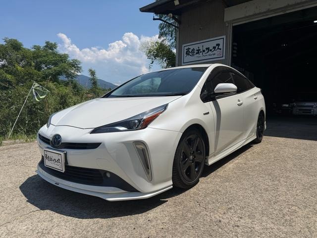 Toyota PRIUS 2019 — фото автомобиля 1