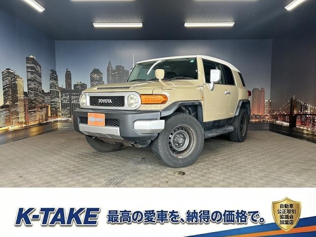 Toyota FJ CRUISER 2011 — фото автомобиля