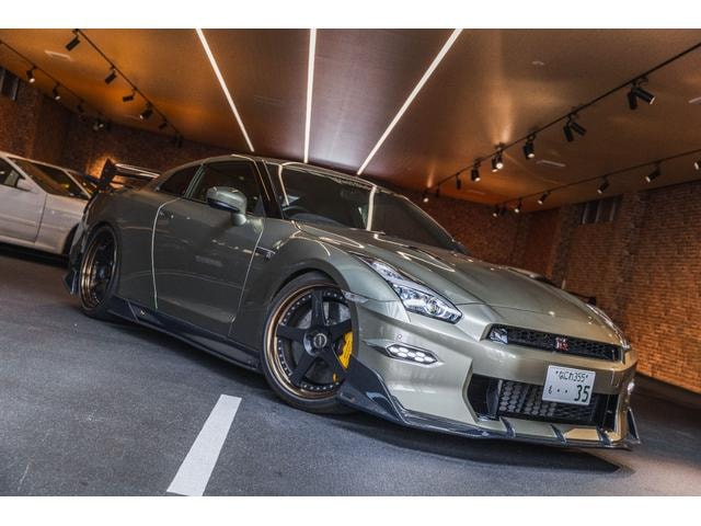 Nissan GT-R 2023 — фото автомобиля
