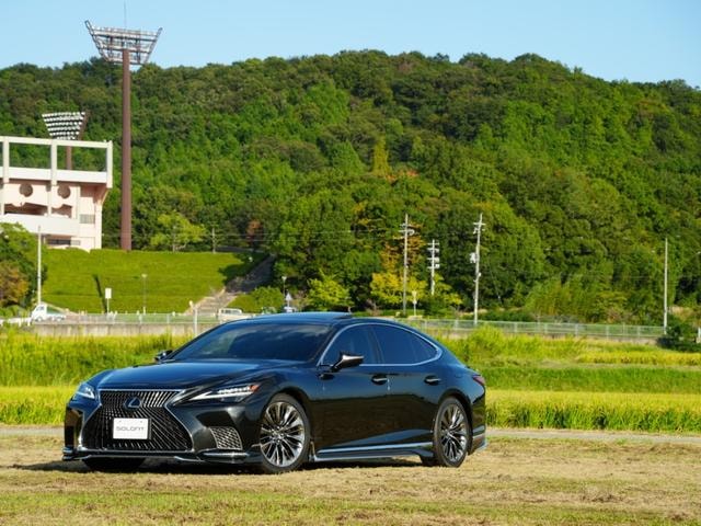 Lexus LS 2023 — фото автомобиля 1