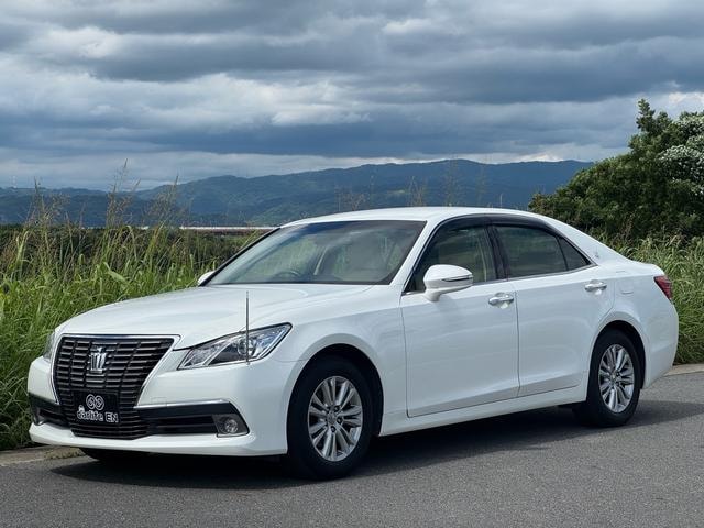 Toyota CROWN 2013 — фото автомобиля