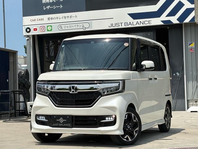 Honda N-BOX CUSTOM 2017 — фото автомобиля 1