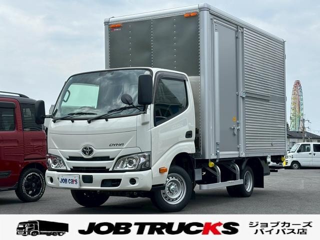 Toyota DYNA TRUCK 2026 — фото автомобиля 1