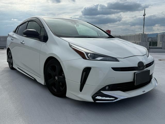 Toyota PRIUS 2019 — фото автомобиля