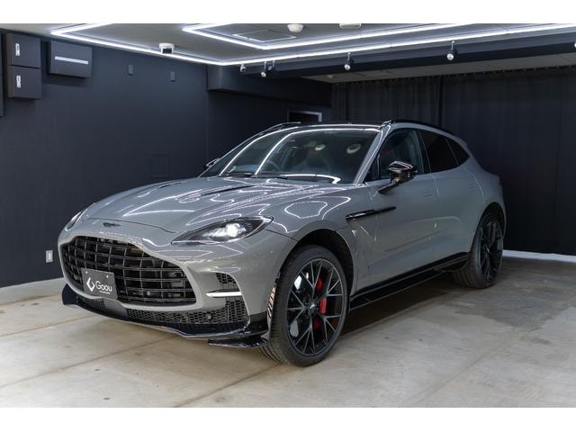 Aston Martin DBX 2026 — фото автомобиля