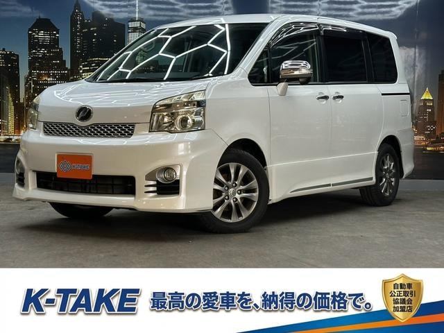 Toyota VOXY 2013 — фото автомобиля 1