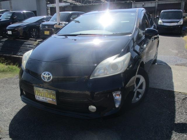 Toyota PRIUS 2013 — фото автомобиля 1