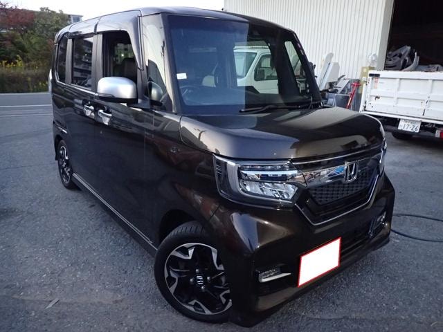 Honda N-BOX CUSTOM 2018 — фото автомобиля 1
