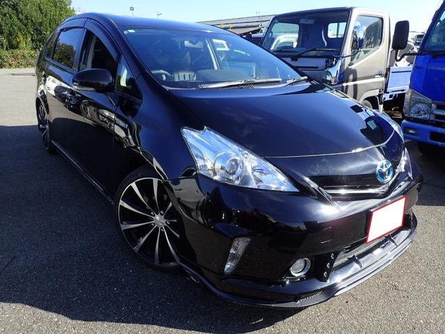 Toyota PRIUS ALPHA 2011 — фото автомобиля 1