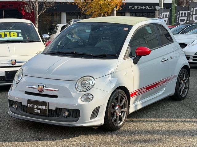 Abarth 500C 2011 — фото автомобиля 1