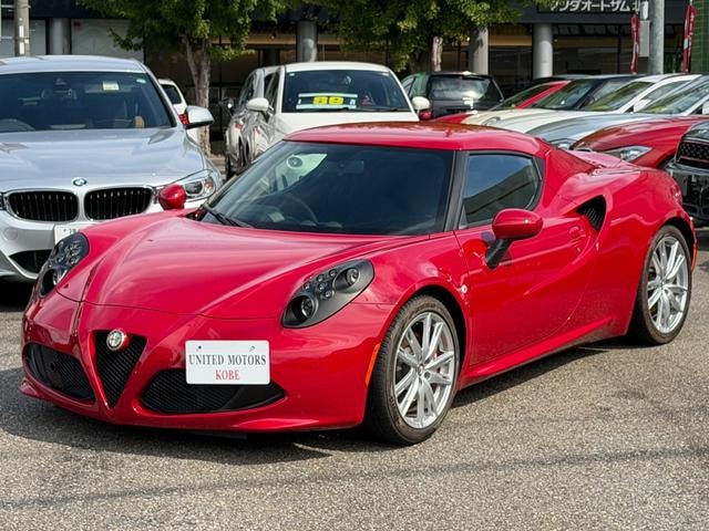 Alfa Romeo 4C 2015 — фото автомобиля