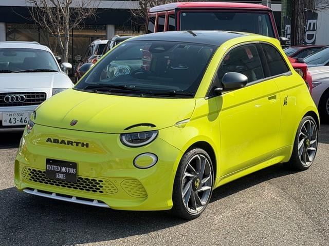 Abarth 500E 2024 — фото автомобиля 1