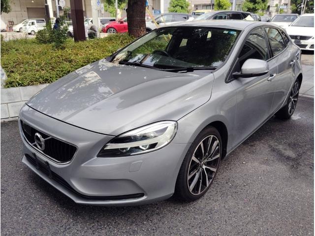 Volvo V40 2018 — фото автомобиля
