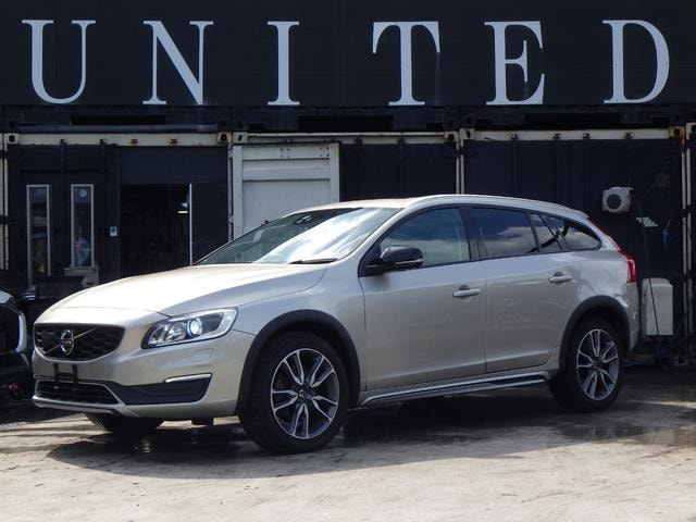 Volvo V60 2018 — фото автомобиля 1