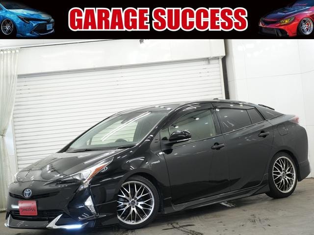Toyota PRIUS 2018 — фото автомобиля 1