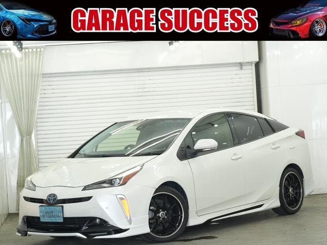 Toyota PRIUS 2019 — фото автомобиля 1