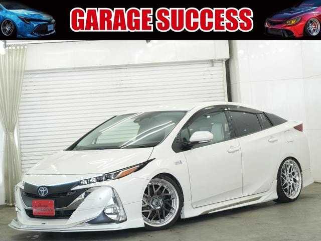 Toyota PRIUS PHV 2017 — фото автомобиля 1