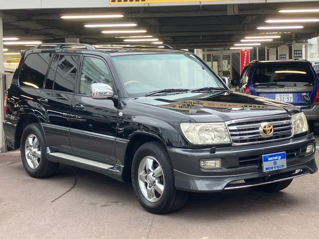 Toyota LAND CRUISER 100 2005 — фото автомобиля