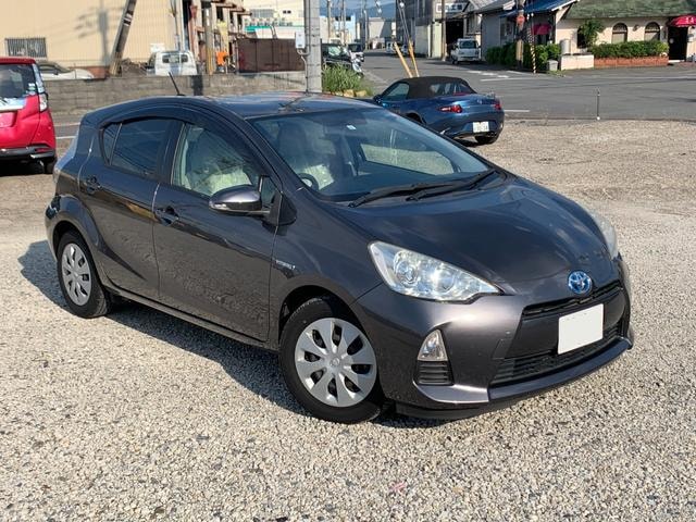 Toyota AQUA 2013 — фото автомобиля 1