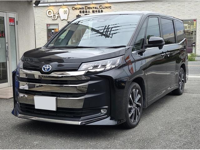 Toyota NOAH 2023 — фото автомобиля 1