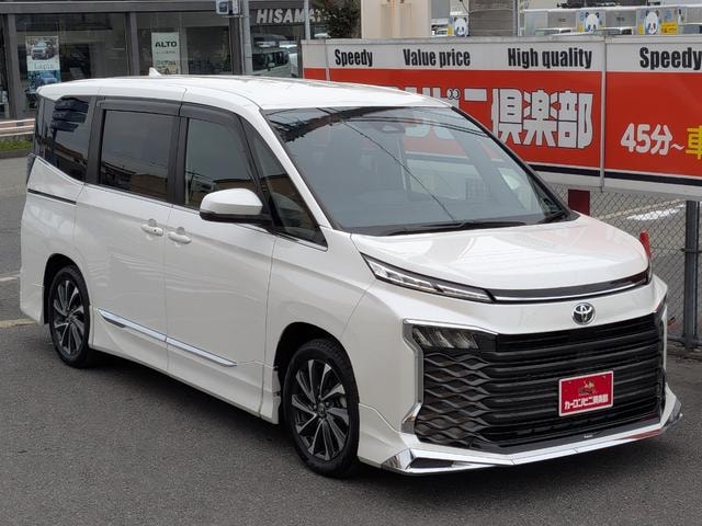 Toyota VOXY 2023 — фото автомобиля