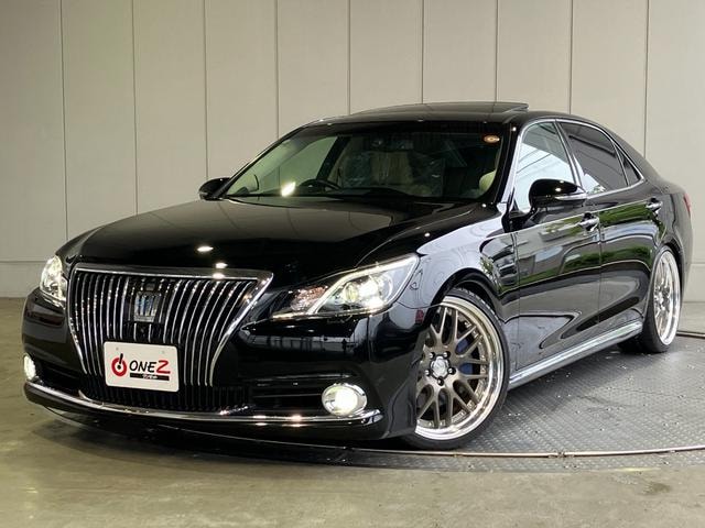 Toyota CROWN MAJESTA 2016 — фото автомобиля 1