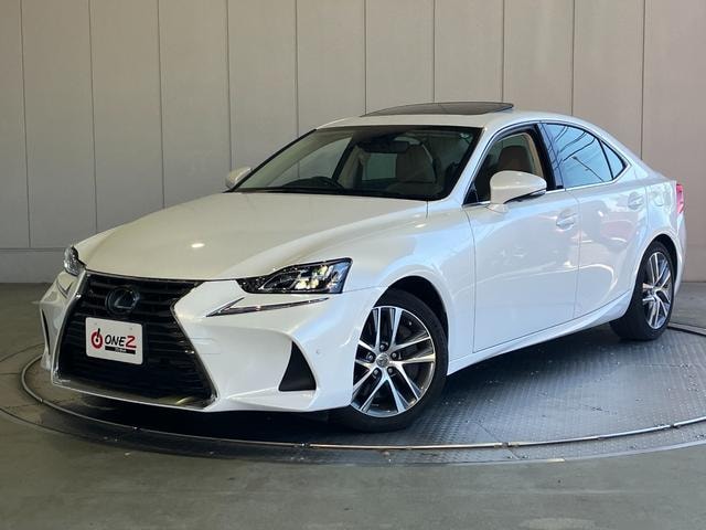 Lexus IS 2019 — фото автомобиля 1