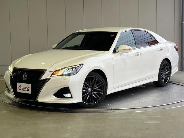 Toyota CROWN 2016 — фото автомобиля 1