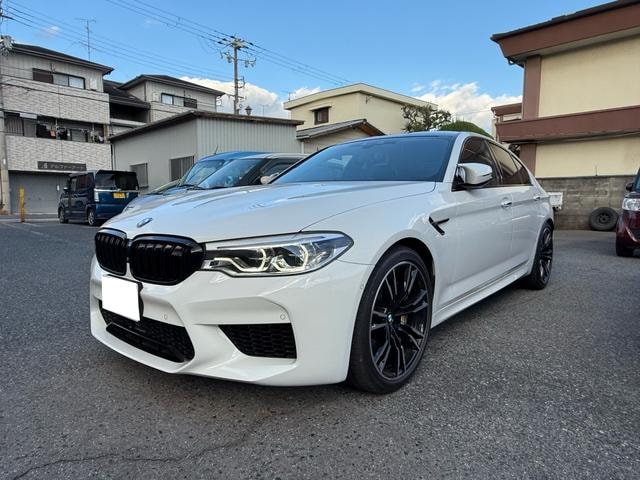 Bmw M5 2018 — фото автомобиля 1