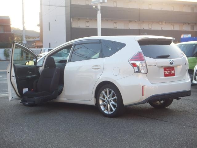 Toyota PRIUS ALPHA 2015 — фото автомобиля 1