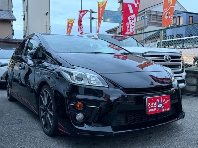 Toyota PRIUS 2012 — фото автомобиля 1