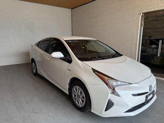 Toyota PRIUS 2016 — фото автомобиля