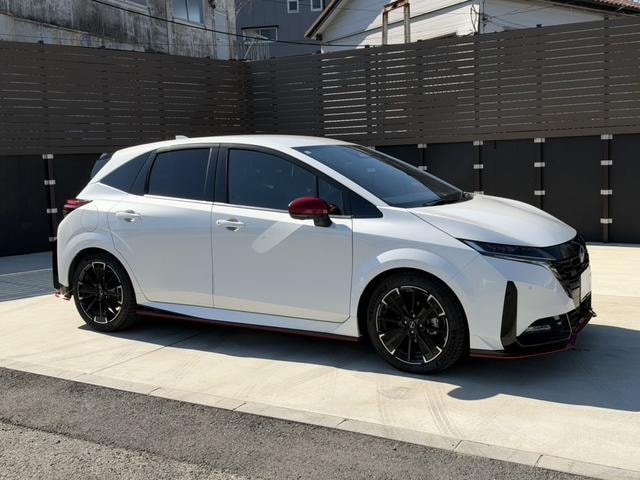 Nissan AURA 2025 — фото автомобиля