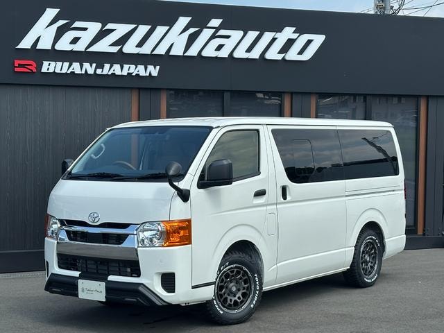 Toyota HIACE VAN 2026 — фото автомобиля