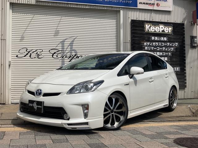 Toyota PRIUS 2015 — фото автомобиля 1