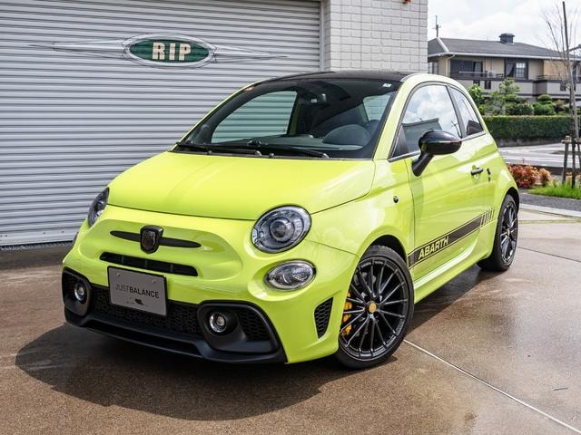 Abarth 595 2022 — фото автомобиля 1