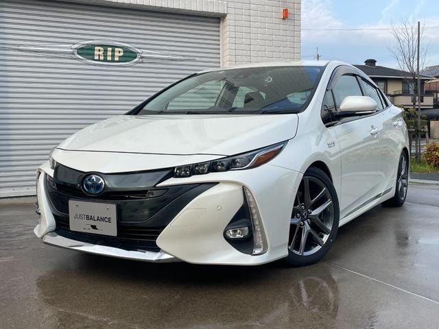 Toyota PRIUS PHV 2020 — фото автомобиля