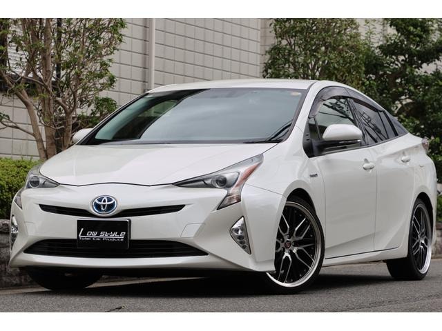 Toyota PRIUS 2016 — фото автомобиля 1