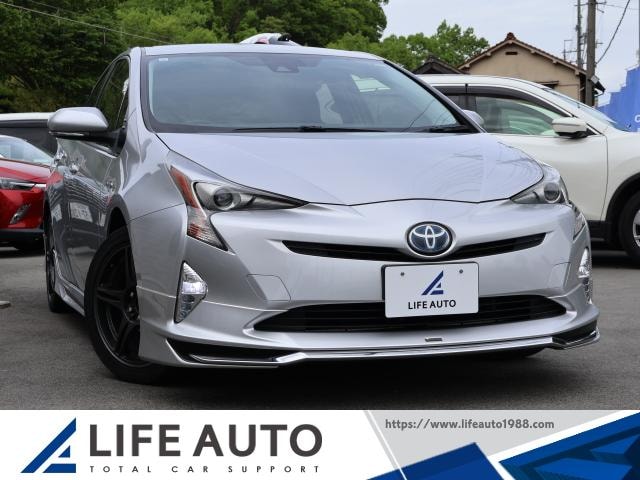 Toyota PRIUS 2017 — фото автомобиля 1