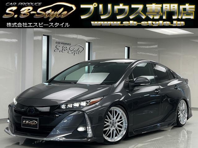 Toyota PRIUS PHV 2017 — фото автомобиля 1