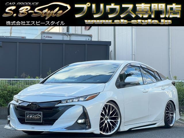 Toyota PRIUS PHV 2017 — фото автомобиля 1