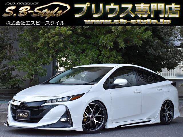 Toyota PRIUS PHV 2017 — фото автомобиля 1
