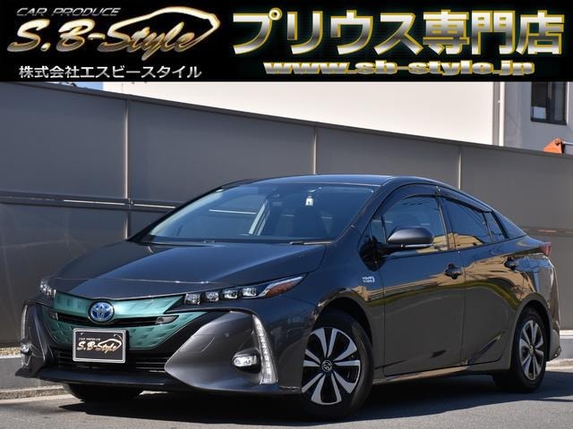 Toyota PRIUS PHV 2017 — фото автомобиля 1