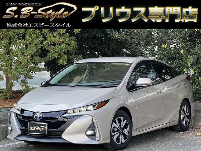 Toyota PRIUS PHV 2017 — фото автомобиля 1