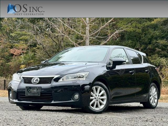Lexus CT 2011 — фото автомобиля 1